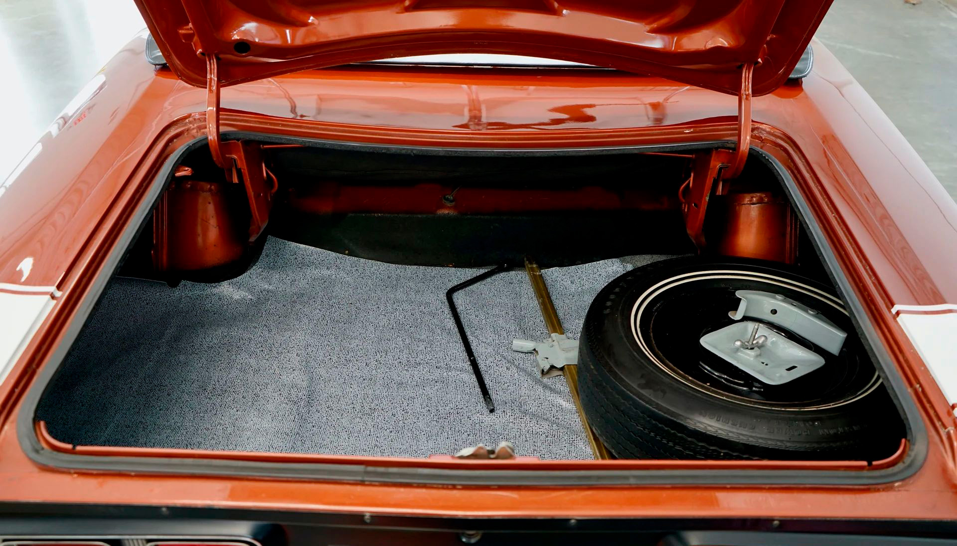 1970 Dodge Coronet - Image 16